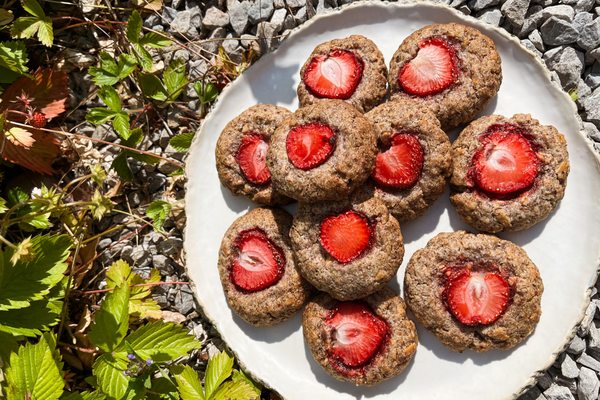 Strawberry, Black Wheat &amp; Spelt Biscuits - Hodmedod's Wholefoods
