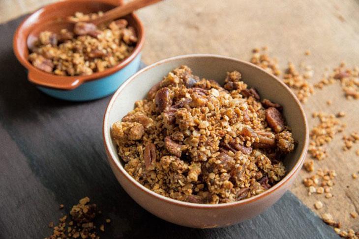 Gingerbread & Puffed Quinoa Granola